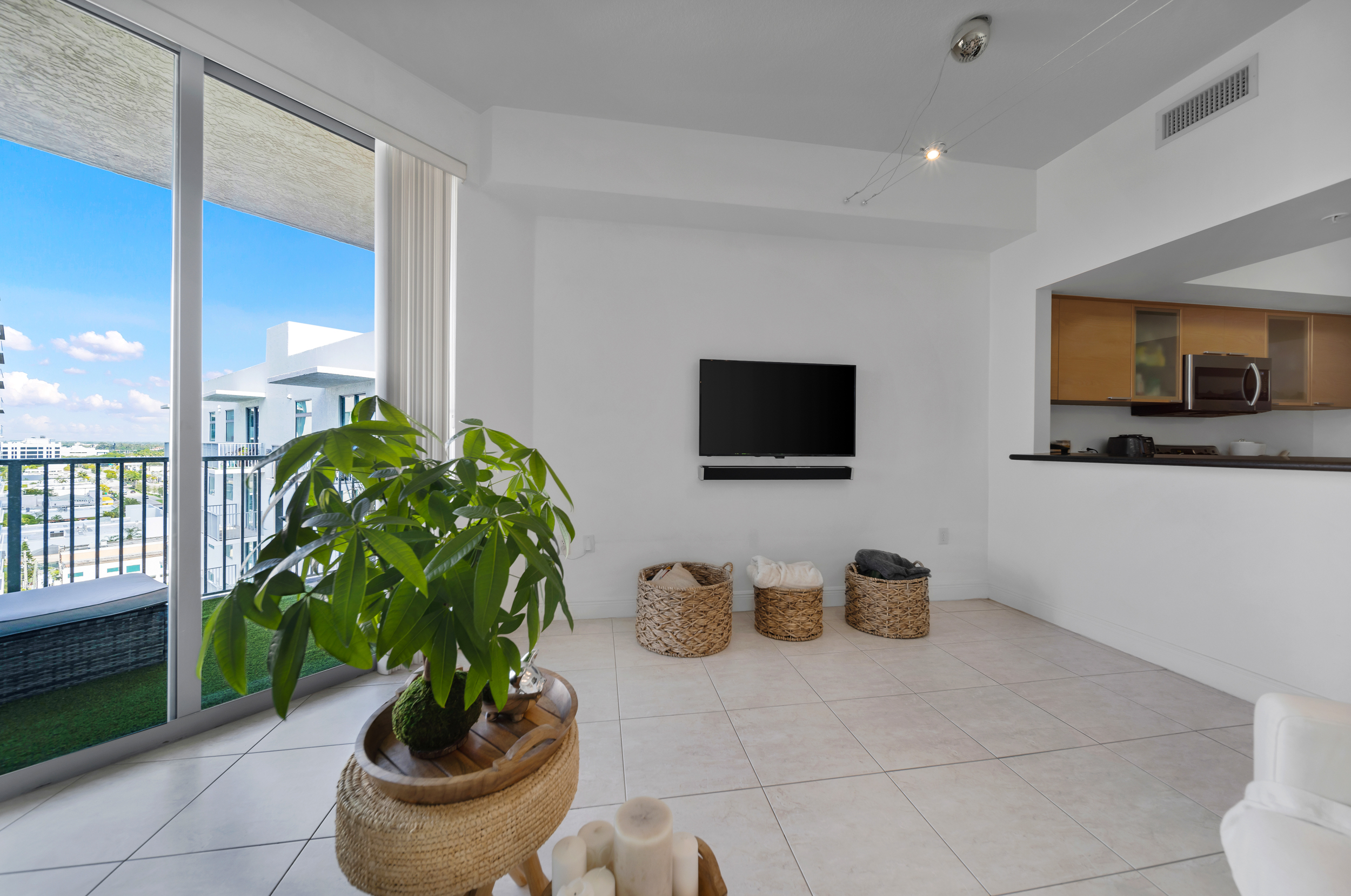 140 S. Dixie Hwy Hollywood-Jimena unit 1008-10